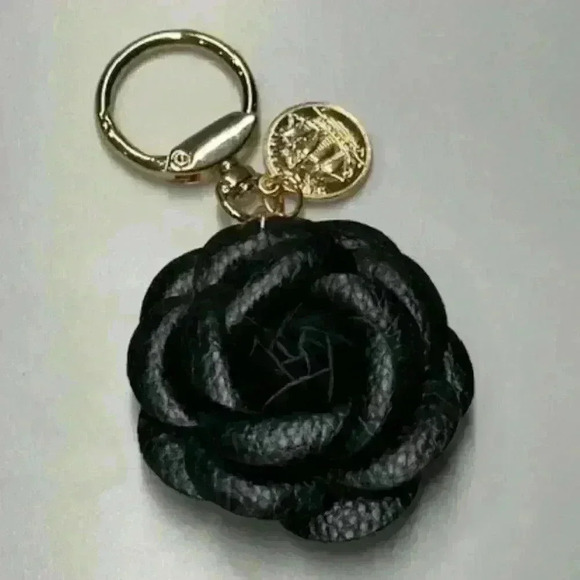 NWT Camellia Keychain Fob Bag Charm Black Flower - Picture 1 of 2